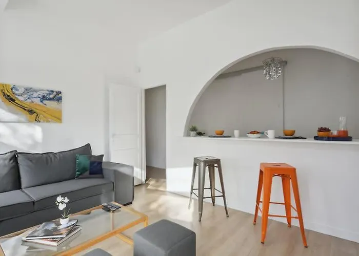Spacious 1 Bedroom - Porte De Versailles 아파트 *