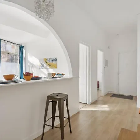 Spacious 1 Bedroom - Porte De Versailles Parijs
